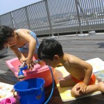 ルーフバルコニーで水遊び