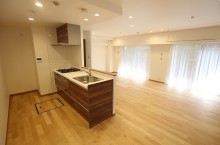 対面式のオープンシステムキッチン