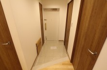 シューズインクローゼットを設置し玄関周りを広く設計