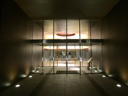 エントランス夜